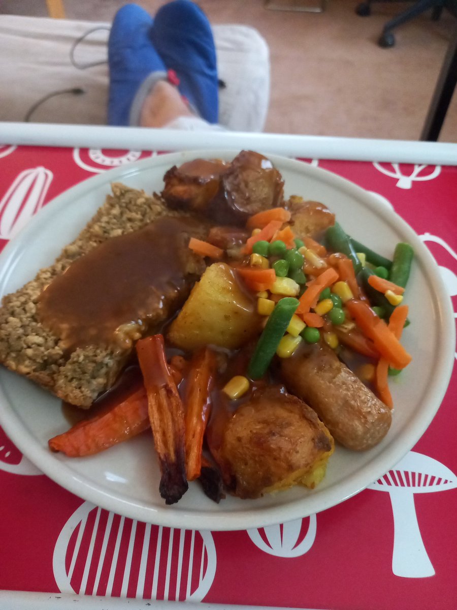 Church ✅️ Errands ✅️ Weights sessions ✅️ Run ✅️ Chat with mum ✅️ Veggie roast dinner 👇🏽