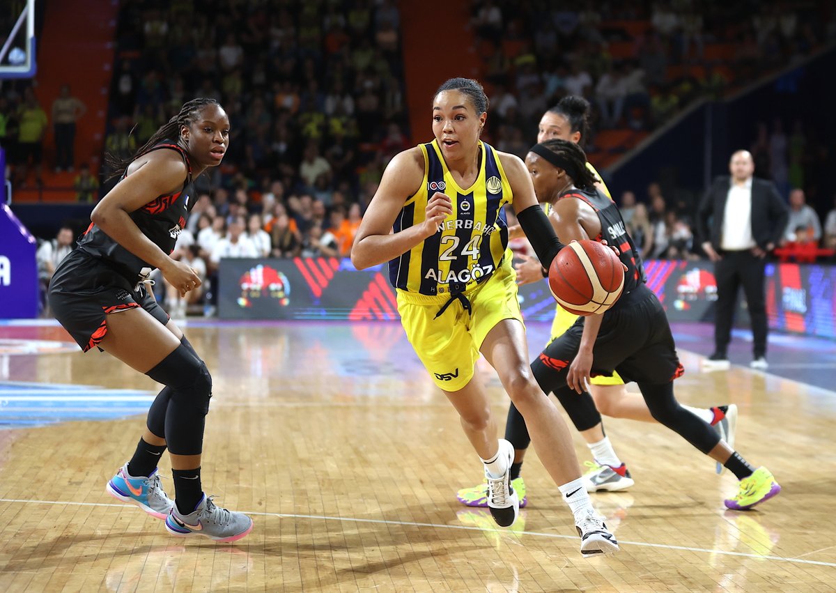 Fenerbahçe üst üste ikinci kez Euroleague şampiyonu ntv.com.tr/sporskor/fener… Foto: AA