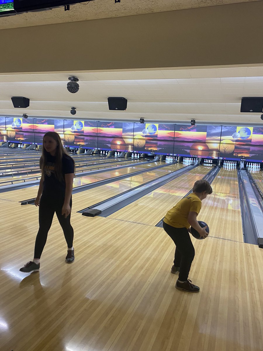 OfSoftball's tweet image. We had a BLAST supporting the Helping Hands Bowling fundraiser today!! @OFHelpingHands