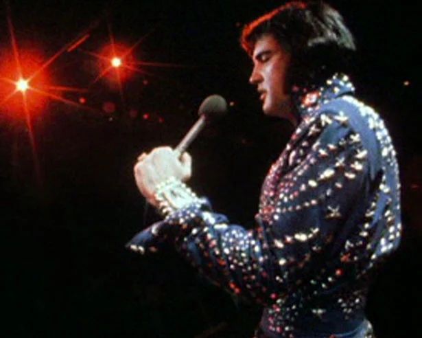 Today in 1972, #Elvis performed at the Coliseum, #Greensboro, North Carolina.

More on this day at buff.ly/3ODfMA5⚡️ 

#elvispresley #graceland #elvisaaronpresley #elvisforever #elvispresleyfans #presley #elvisfans #elvisfan #rocknroll #memphis #tcb #theking #music