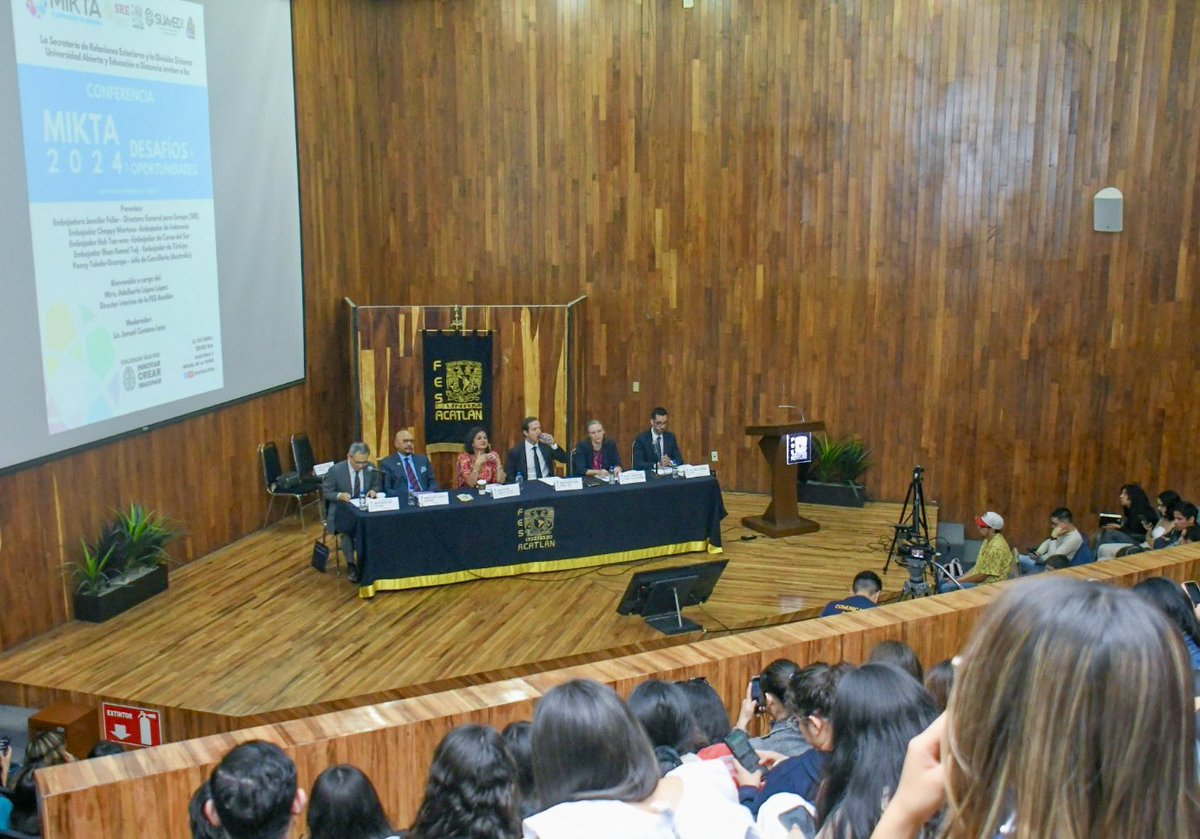 feller_jennifer's tweet photo. Tuve el honor de presentar #MIKTA y las prioridades de 🇲🇽 en la inauguración del Coloquio de Primavera de la @FES_ACATLAN. 
Junto a los embajadores de 🇮🇩🇹🇷🇰🇷🇦🇺, seguiremos fomentando el diálogo con las nuevas generaciones de apasionados por las relaciones internacionales!! GOYA! https://t.co/XdkPcnUGXM