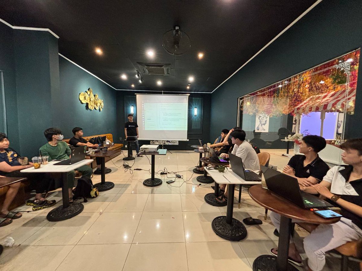 #ProofOfCommunity Da Nang 🇻🇳 📷 Networking with builders, brainstorming new project ideas, and discussing how to build smart contracts on @shardeum. @letsbuildweb3 @Thanh_beta @chirag_shm @RamprasadVV @LoveneeshDhir @truongnguyenptn on 14th April, 8:30 AM ITC