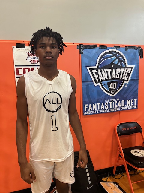 6'3 2026 Christian Yeargin of Stranahan HS (FL)/@AllBall365 was one of most intriguing soph's today in final game at @FCPPangos @TheFantastic40. Explosive athlete who is a big time finisher in traffic and showed a solid stroke from 3PT line.