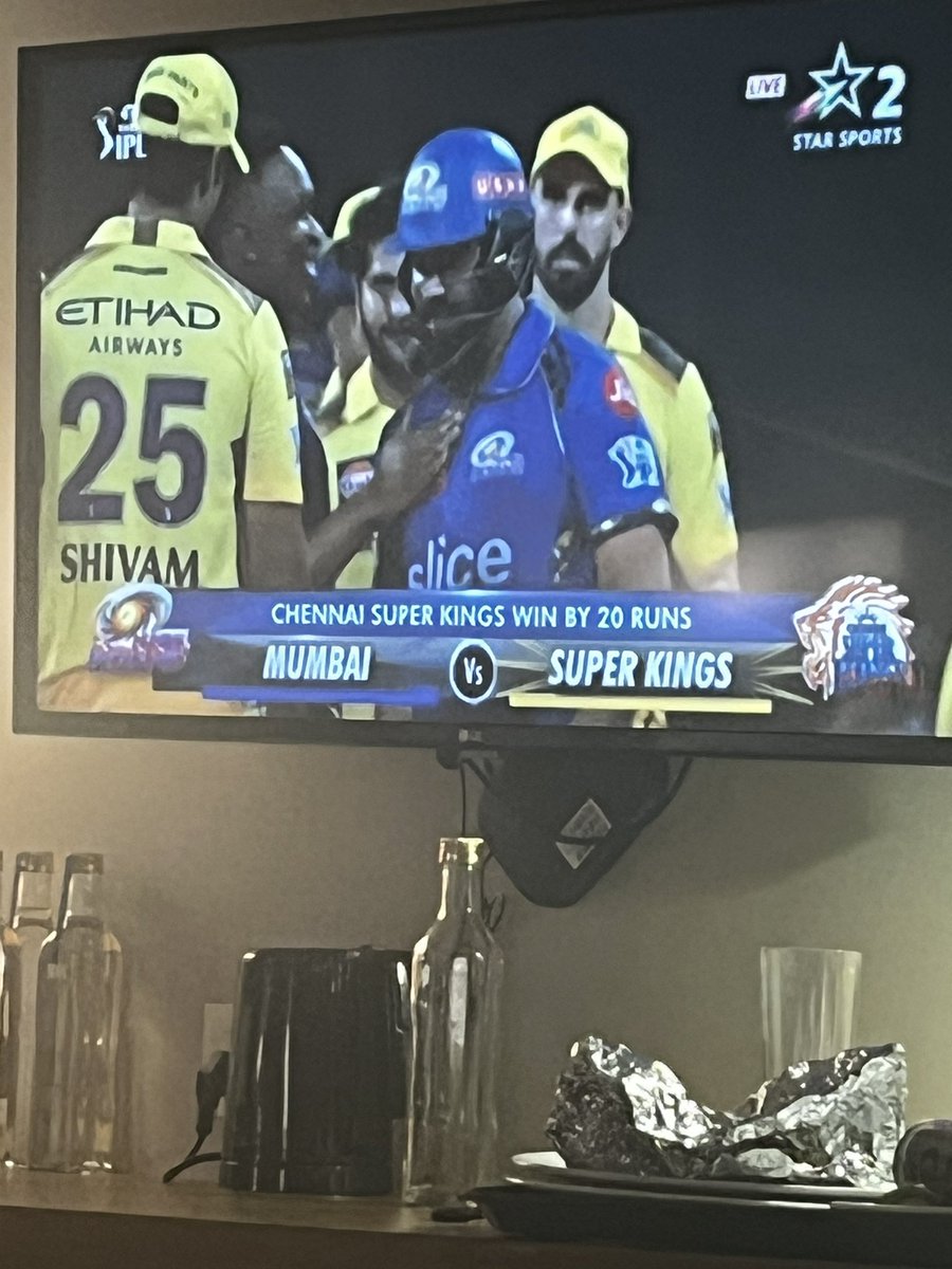 Chennai won by 20runs. Dhoni scored 20runs in 4 balls. #ThalaforAreason
#thala #msd #IPL #MIvsCSK #csk #MI