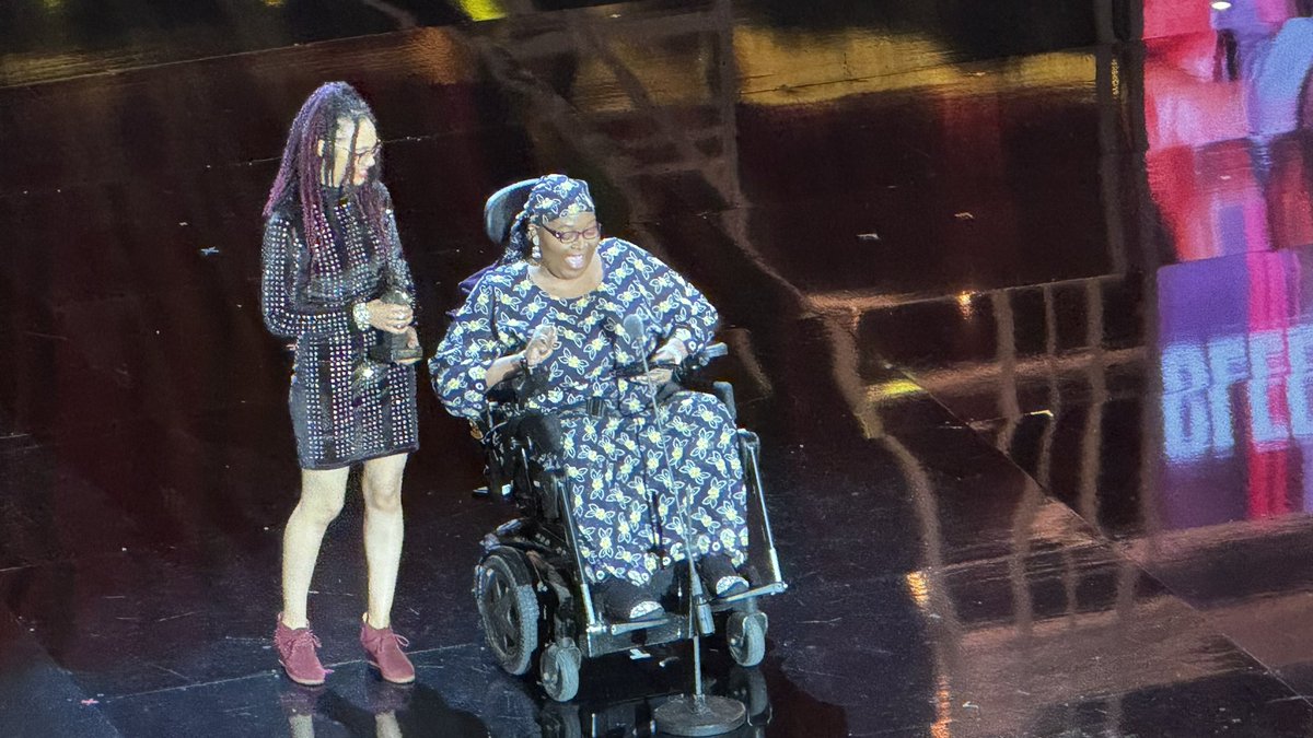 “Thanks to the Olivier jury who have great taste!” The INCREDIBLE ‘Sleepova’ takes the gong for Outstanding Achievement in Affiliate Theatre; what a wonderful wonderful piece of theatre. And a BANGING acceptance speech by Matilda Feyiṣayọ Ibini. @bushtheatre #OlivierAwards