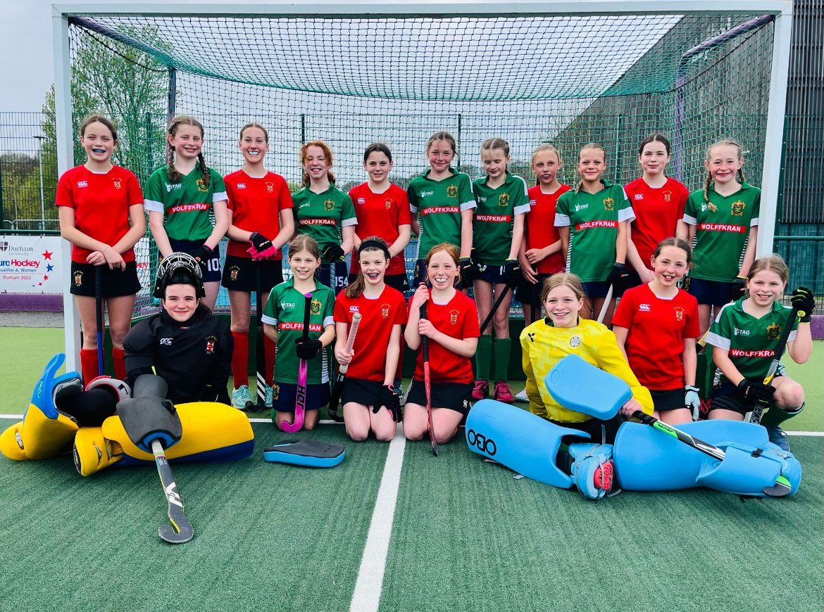 ynejuniorhockey's tweet photo. Great show of sportsmanship from >> Girls Finalists >> https://t.co/wJpls3Ftu6