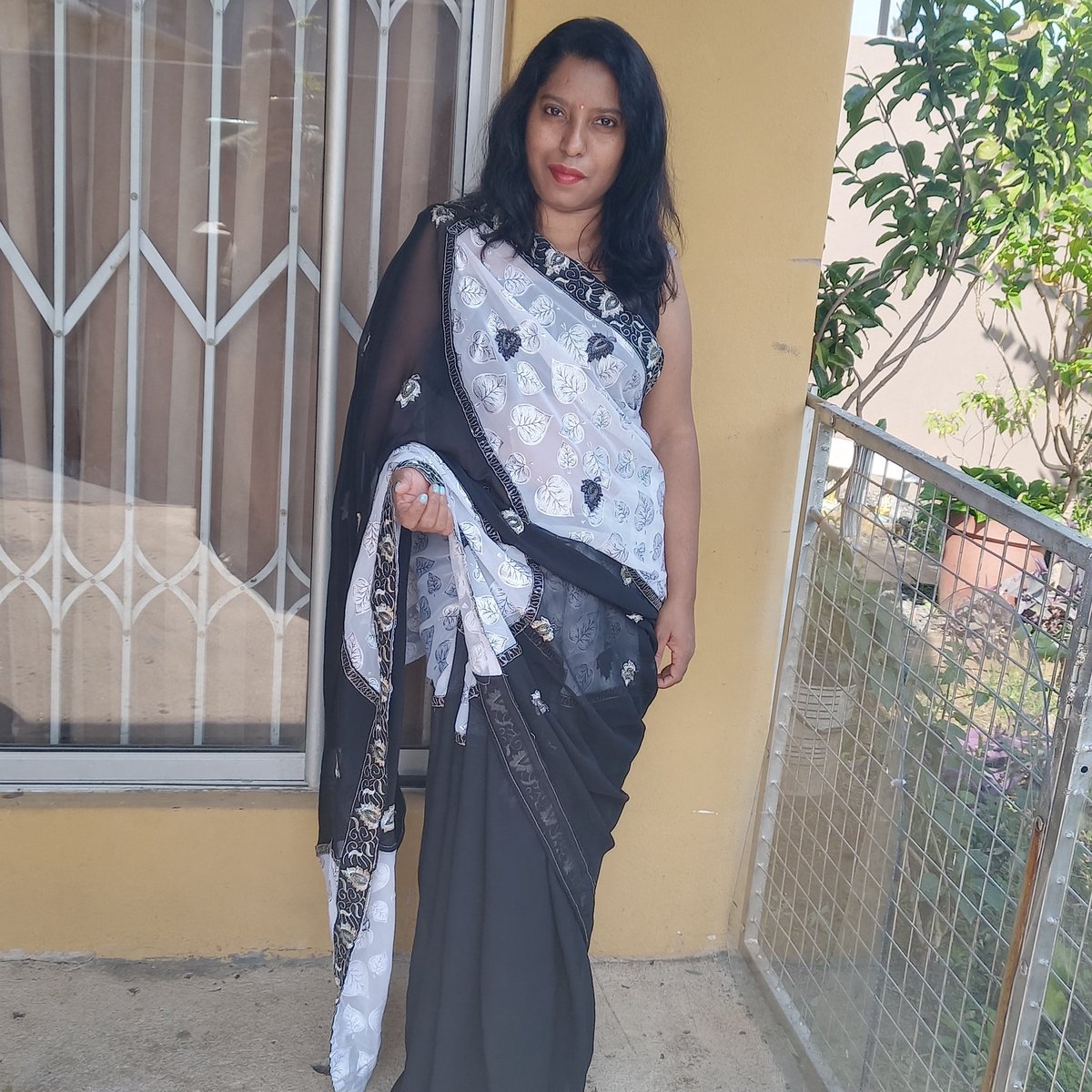 cindynaidoo3's tweet photo. #SareeSunday #TamilNewYear #TeluguNewYear #TamilPower #TeluguPower #BlackandWhite ❤️ https://t.co/k6X9v2zSF3