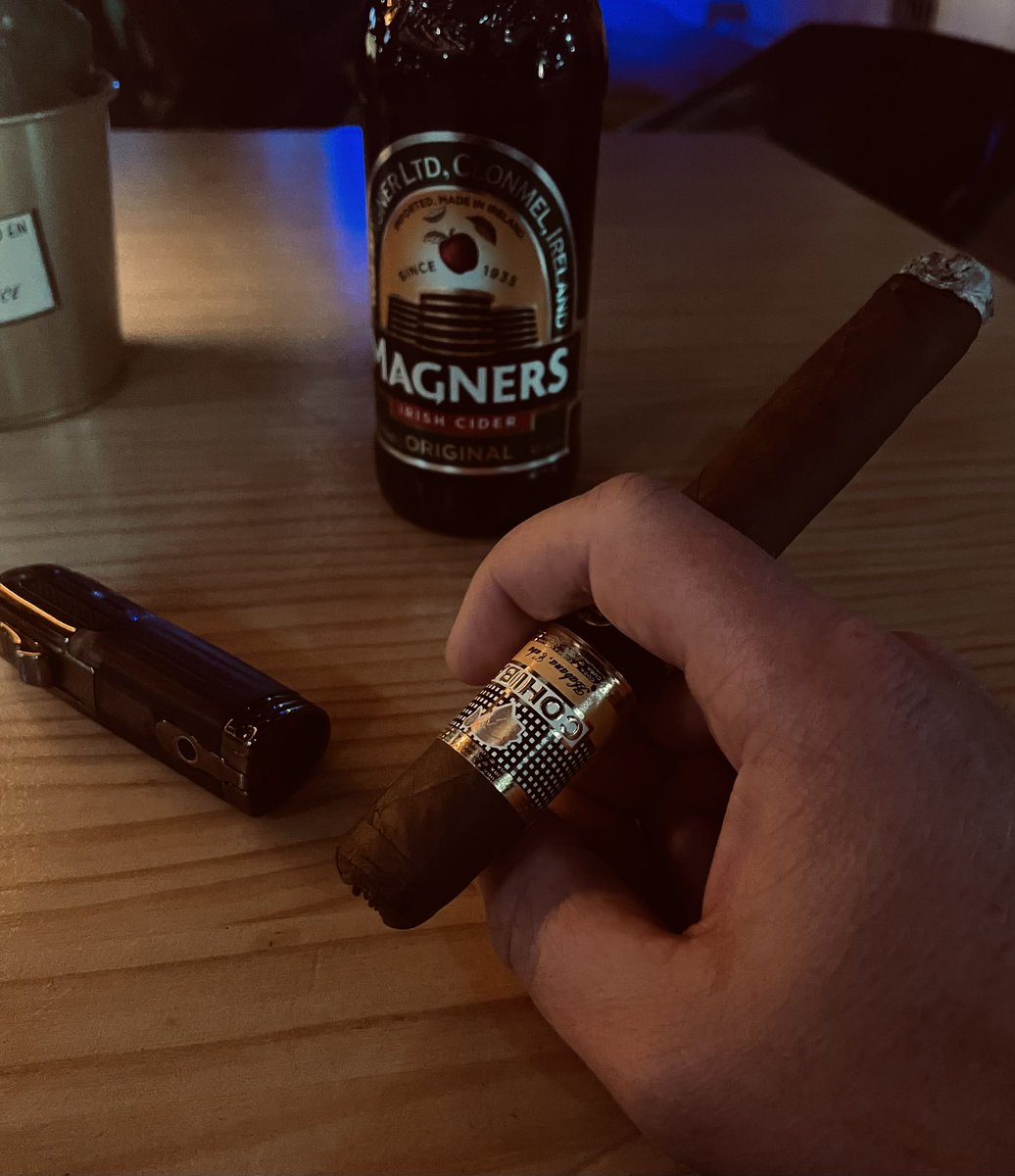 leathersmoker92's tweet photo. Last night #cigarman #leatherman #leathersmoker #leathercigarsmoker #leathergear #smoking #smoker #fetish #cigarfetish #cuero #fumar #leather4life #leather365 #gear #findom #leatherfindom #cashpigs #leathermen #cigarporn #humanashtray #gaysmoker #leatherdom #leatherbluf #alpha https://t.co/T0RzjbOdOk