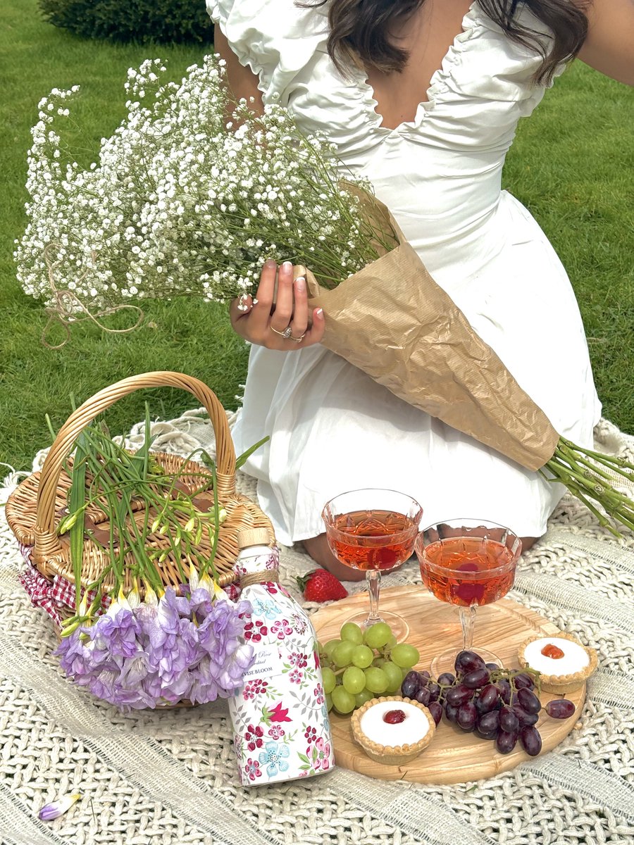 DeviseDrinks's tweet photo. An unforgettable season you cannot miss at DeviseDrinks🎀🌸🌿
We introduce a timeless elegance where our cocktails evoke the delicate aroma of spring blooms✨☁️
https://t.co/vdgeQTVlg1
#devisedrinks #spring #cocktails #FlowersOfTwitter https://t.co/m40FC8mWwL