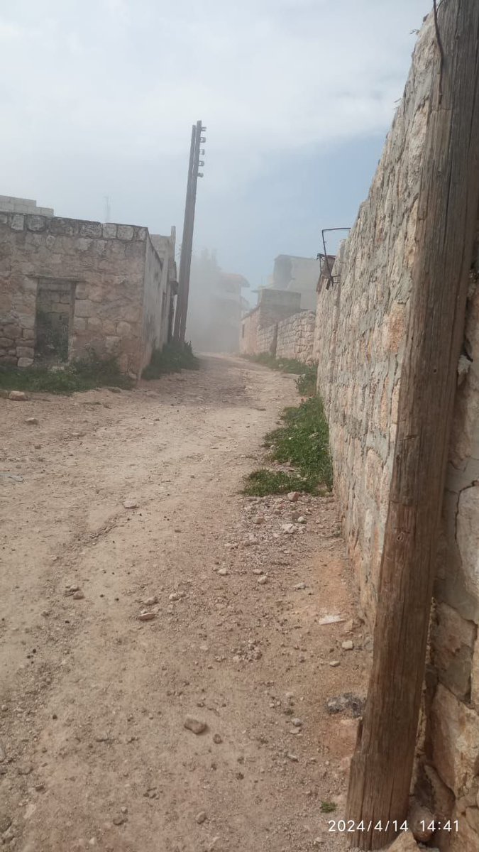 Esad çetesi ve İranlı milisler, #İdlib kırsalındaki Maarblit kasabasındaki sivillerin evlerini ağır toplarla bombaladı.
#BayırBucakHaberAjansı