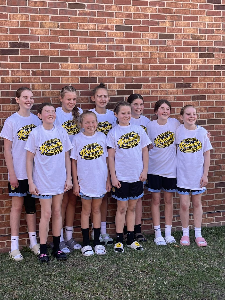 This group of SE MN girls!!! Played tier 2 at Midwest Kickoff and left Champs. Many of these girls 1st ever AAU tournament. 4 from @SHSTigerPride, 4 from Goodhue, 1 from @ByronGirlsHoops, and Jade from @AustinGirlsBB and coached by @RomensScott. SO EXCITED to see their future.