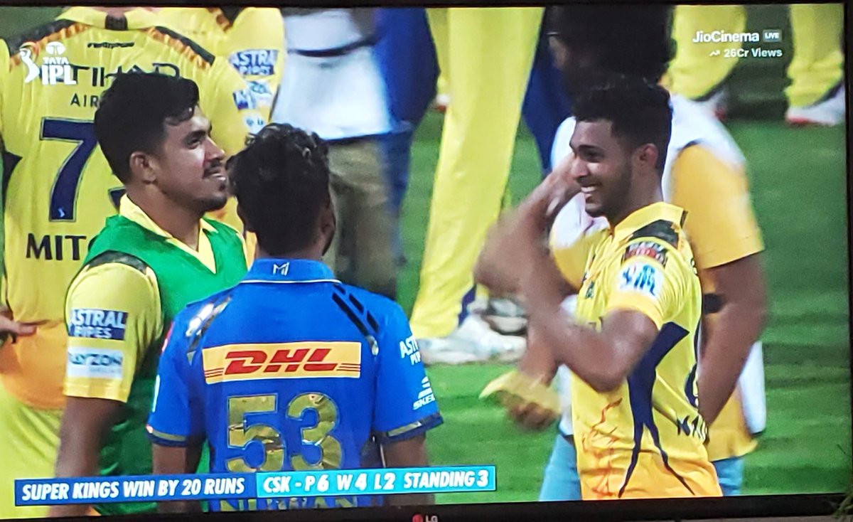 vathsansri's tweet photo. Little Sri Lankan team meeting in Wankhede.
#MIvsCSK #IPL2024 #srilankans #csk https://t.co/X2kjZCsFpx
