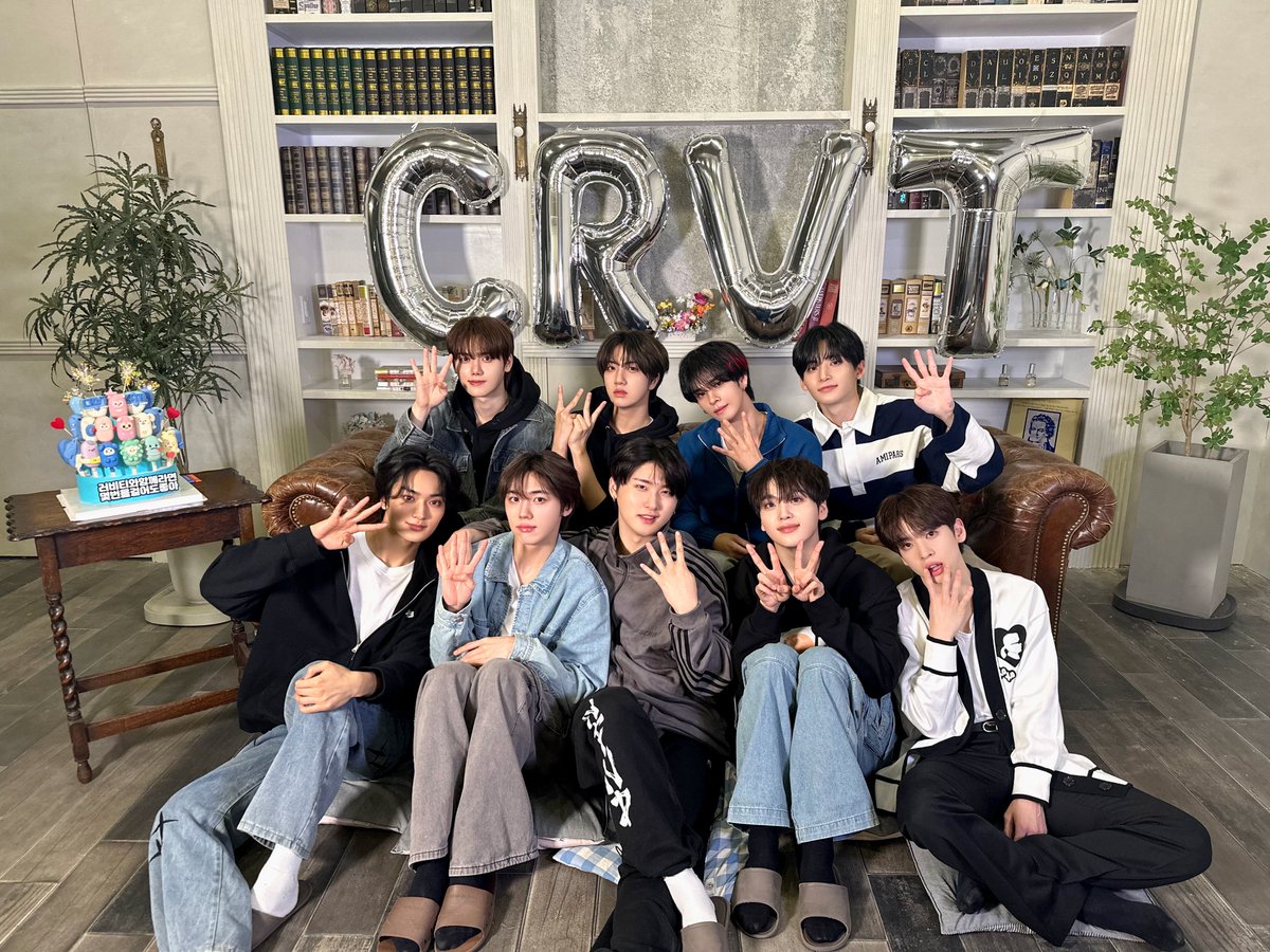 [#크래비티_모먼트] 240414
크래비티가 러비티를 많이 4랑한대요💙
⠀
#CRAVITY #크래비티
#크래비티가_러비티를_많이_4랑한대요
#러비티와_함께라면_몇_번을_걸어도_좋아