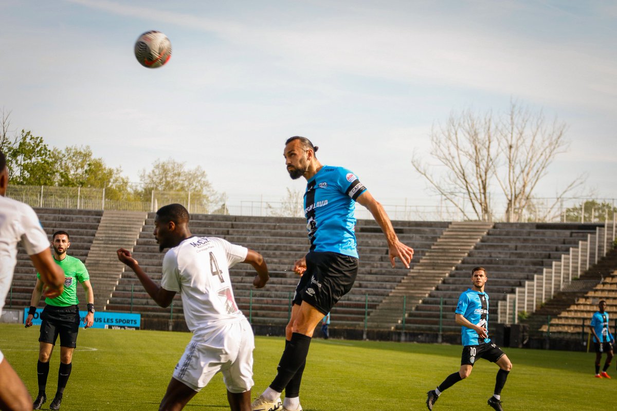 ToursFC's tweet photo. [✅ #TOURSCFC] | 2-1

📸 Tours FC - Chambray FC en images ⤵️

#National3 | #ToursFC | #TousCielEtNoir 🔵⚫️ https://t.co/euthhyh7nn