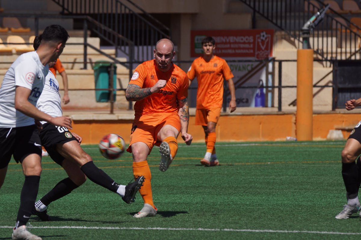 Victoria (2-1) de <a href="/playasdcalvia/">Platges de Calvià</a> frente al <a href="/CD_Llosetense/">CD Llosetense</a> en una calurosa mañana de abril. Los goles de <a href="/DBardolet/">Daniel Bardolet</a>, de muy bella factura, y de <a href="/SevillaSergio8/">Sergio Sevilla</a>, en las postrimerías del encuentro, confirman la posición de play off de los de <a href="/Carlos_Mtinez76/">Carlos Martinez</a>.
futbolbalear.es/2024/04/14/cro…