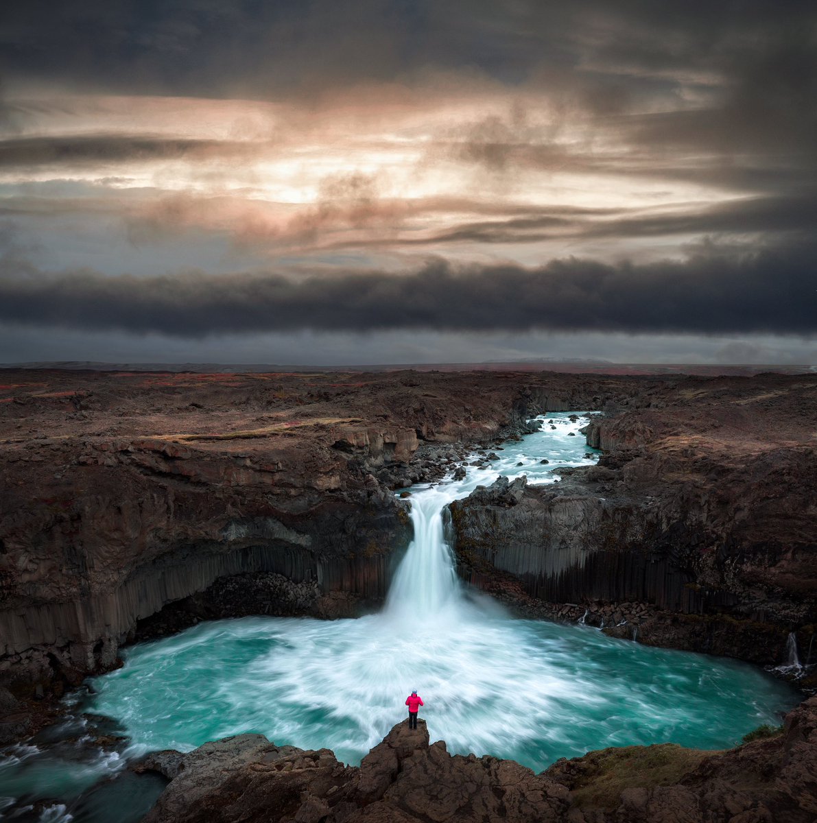 El norte de Islandia esconde maravillas como estas… -Autofoto con drone. 📍Aldeyjarfoss 🇮🇸