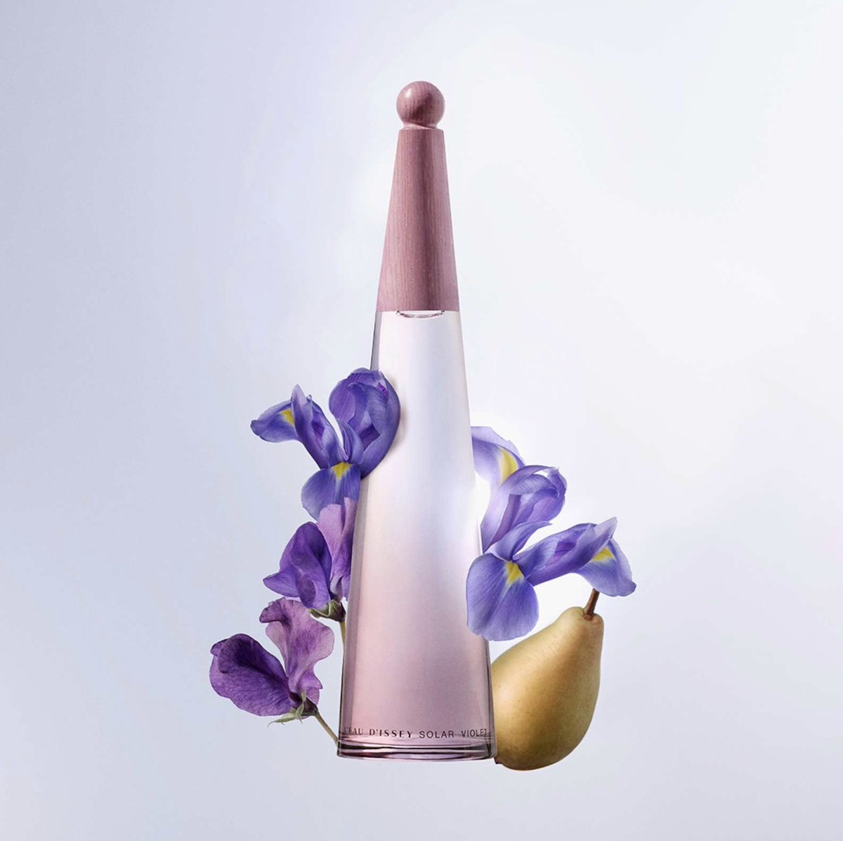 Issey Miyake has just launched one of the most beautiful summer-themed fragrances for her. L'Eau d'Issey Solar Violet that blends juicy pear, violet leaf, silky iris, warm solar notes and aquatic ingredients. Beautifully blended.