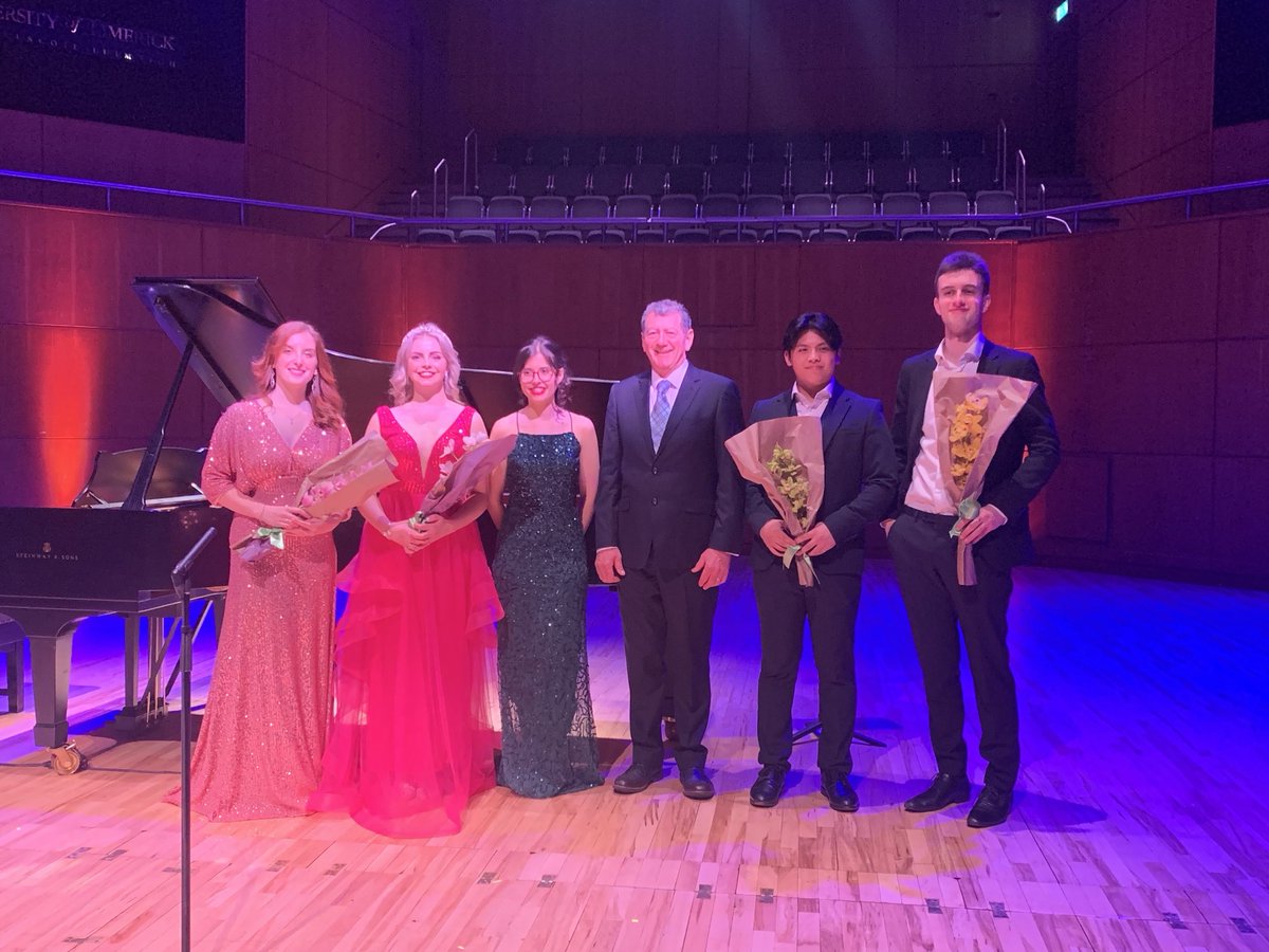 Surrounded by wonderful talent ⁦@UCHLimerick⁩ Rising by Stars earlier ⁦@aimeebanksmusic⁩ ⁦@MeganONeill_1⁩ Alice Abreu, Mickey Tomas &David Murphy