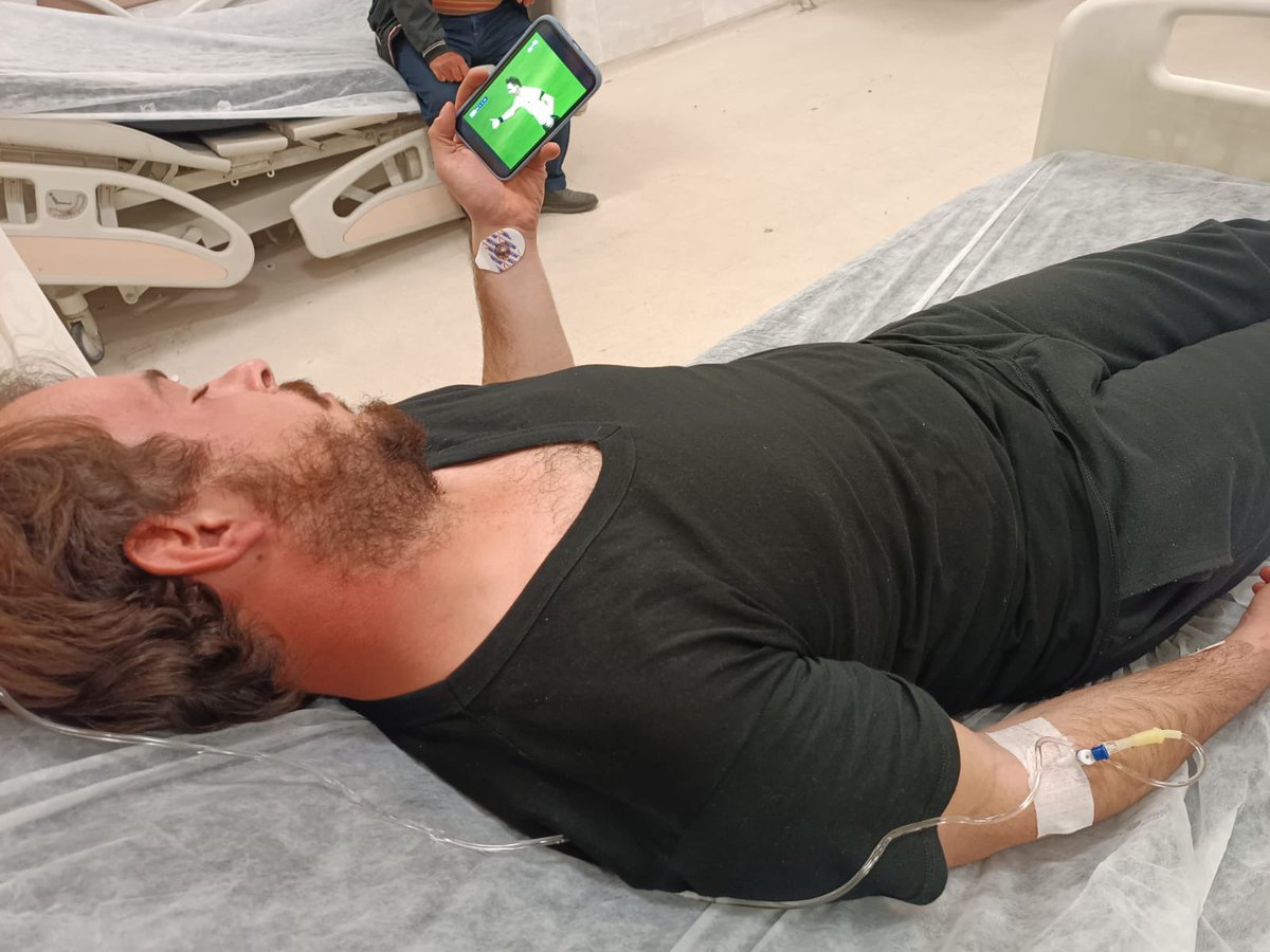 Kibicibicis's tweet photo. Mert Müldür’ün kaydığı pozisyondan sonra ben 😂 https://t.co/dlVoSVUb3l