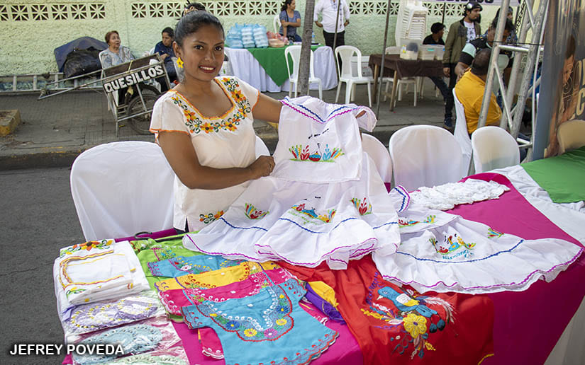 Con el fin de impulsar la actividad económica local y fortalecer las competencias de los artesanos de Masaya que trabajan en los rubros de calzado, madera-mueble, artesanía y textil-vestuario, se desarrolla la Tercera Edición del Festival Monimbó, un Pueblo que Emprende 2024,