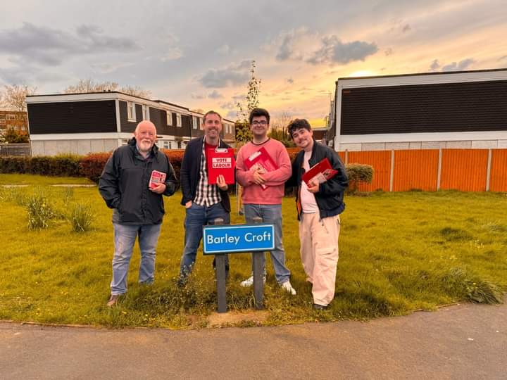 Last #labourdoorstep of a brilliant weekend of campaigning with @HarlowLabour. Many thanks to everyone who came out to help and to those who stopped to have a chat with us. @AlexJKyriacou