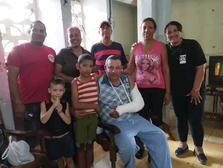 Un asalto de amor para un compañero de combate que ayer resultó lesionado en el juego de pelota.

¡Deseamos pronta recuperación en nombre de todos sus compañeros!
#Provinci