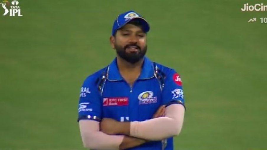 AnshulChou28159's tweet photo. Rohit Sharma was smiling when THALA hit Hardik pandya for six on the first ball everyone loved it
#selfice #MIvsCSK https://t.co/CIwdxlVUMK