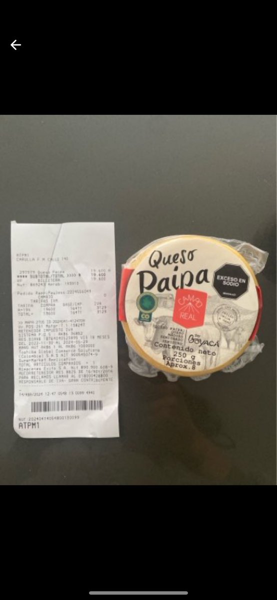 PubliHormi's tweet photo. @RappiColombia  Uds son unos ladrones! Pedi un queso, me cobraron 42.727 pesos, me traen otro queso que no pedi, les reclamo y me reembolsan la mitad?! Yo no quiero este producto! Necesito mi reembolso COMPLETO. Busquen esta porquería porque yo no voy a consumir esto. https://t.co/7KW5YFQtCR