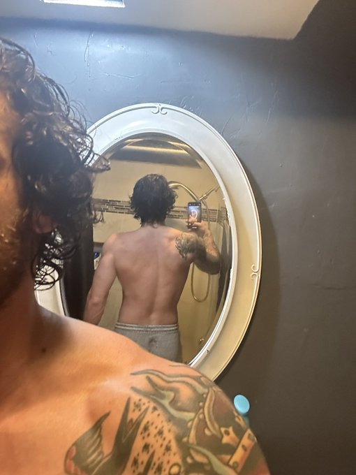 Love crushing back day like Michelle Obama https://t.co/Bzvj9JMjgX