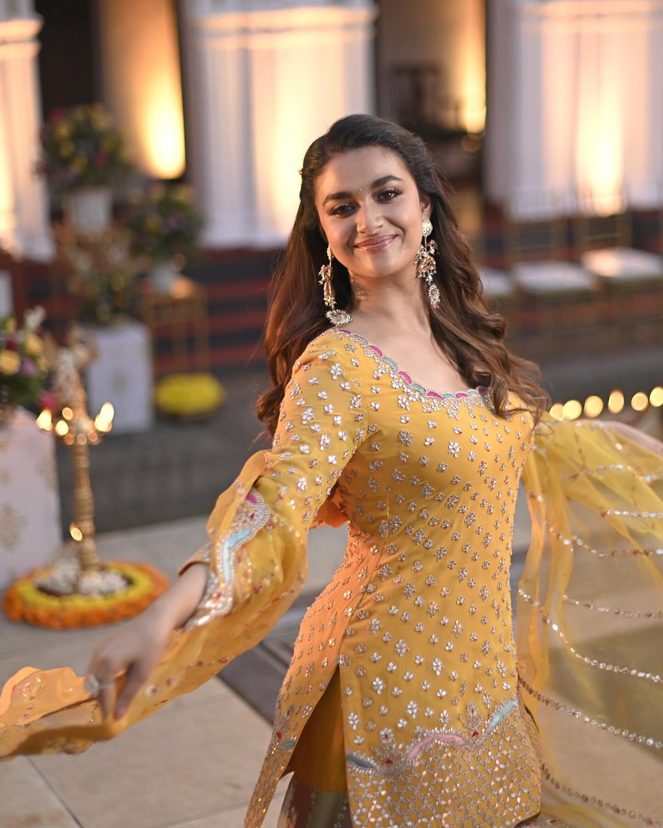 careofKeerthy's tweet photo. Gorgeous Queen @KeerthyOfficial 💛

#KeerthySuresh #VishuSpecial https://t.co/sdIhOO2Q1W