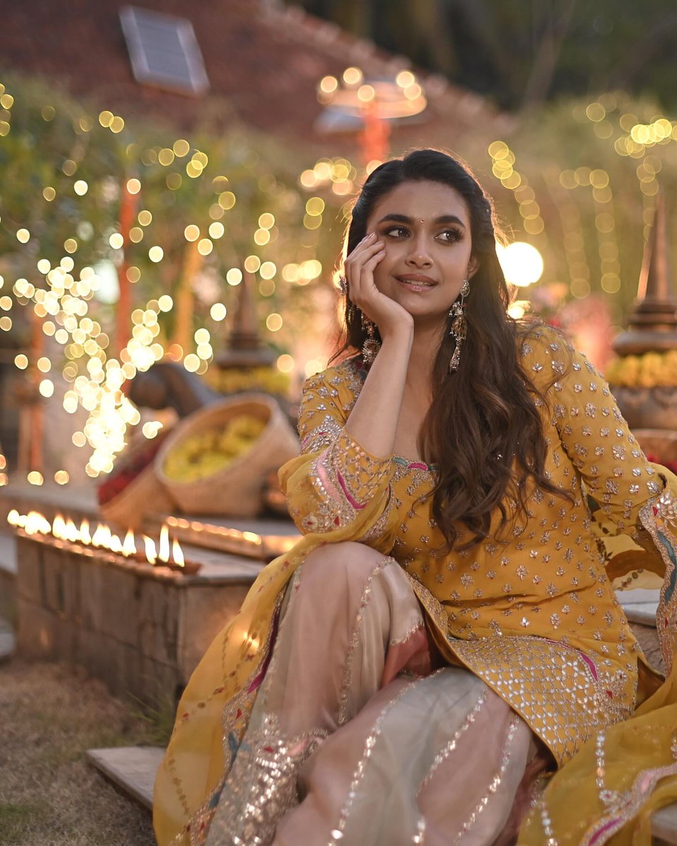 careofKeerthy's tweet photo. Gorgeous Queen @KeerthyOfficial 💛

#KeerthySuresh #VishuSpecial https://t.co/sdIhOO2Q1W