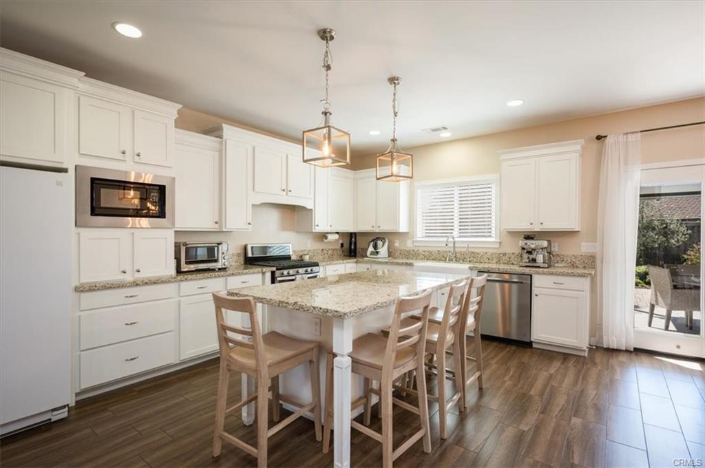 Justin4writing's tweet photo. Modern charm meets Village lifestyle! 😍 Fall in love with this move-in ready Arroyo Grande home - open layout, chef's kitchen, private garden &amp; more! Plus, walk to shops &amp; dining. 🏡🛍️☕️ #AGliving #homeforsale https://t.co/R85CfnKZ0O https://t.co/AygWcR8VPD
