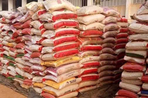 NigeriaStories's tweet photo. Now that dollar has dropped,

How much is bag of rice now ? https://t.co/dVrrLl2Xfd
