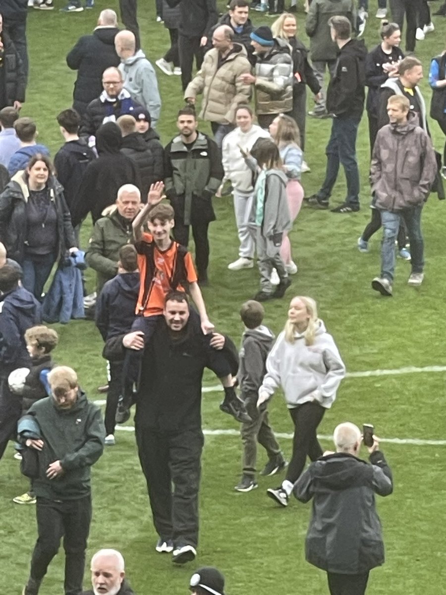 Scenes from yesterday with my family 🔵⚪️ #StockportCounty #SCFC #topoftheleauge
