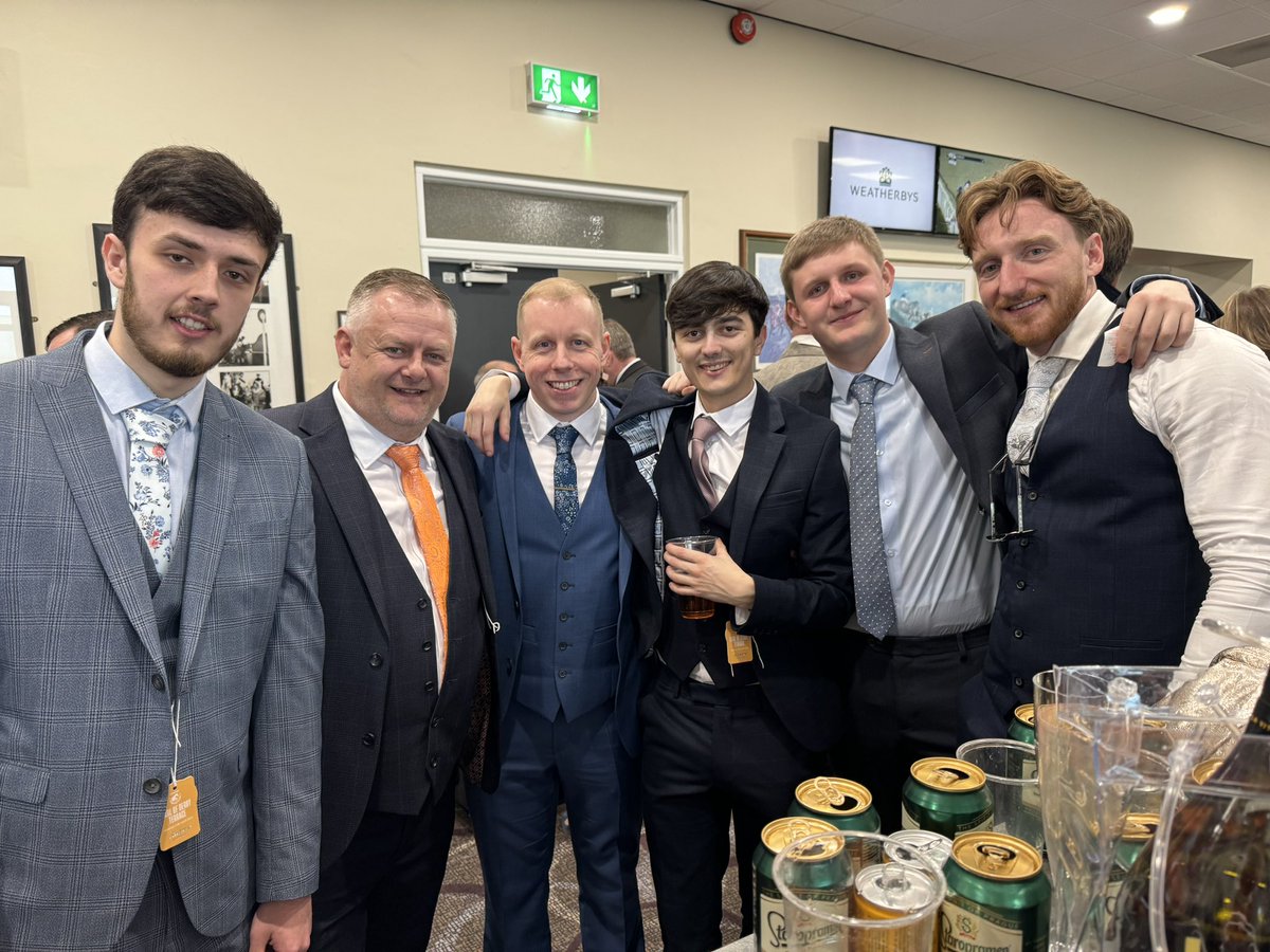 DeclanGaze's tweet photo. Belter day 🏇 https://t.co/VxSO6BPJDJ