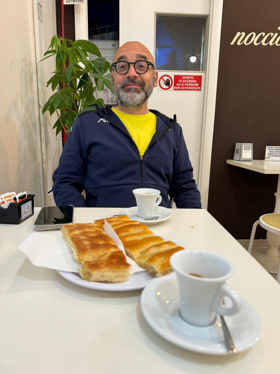 La colazione del campione prima della #MezzaDiGenova 😂😂