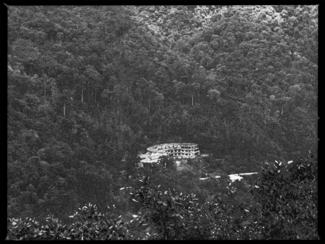 ArquitecturaVzl's tweet photo. Para el año 1935 la construcción del Hotel contaba con un importante avance sin embargo la obra quedaría completamente detenida luego del fallecimiento de Juan Vicente Gómez, ocurrido el 17 de diciembre del mismo año. https://t.co/b1ZmdHbMQ2