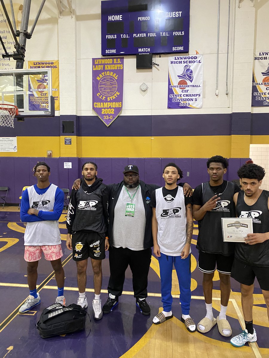 Congrats To West LA College Players Who Made The HBCU Showcase Top 40 Game!! Isaiah Daniels 6’3 CG @zay22hoop Ty Harris 6’3 SG @tyharriss_ Daniel Cooper 6’3 CG @dc2xx_ @MatthewMayes16 6’5 G/W Eric Wright 6’4 G/W @Eazzzyy_ MVP @westlamensbball @sgnlthelgthoops @pop_scout @laccd
