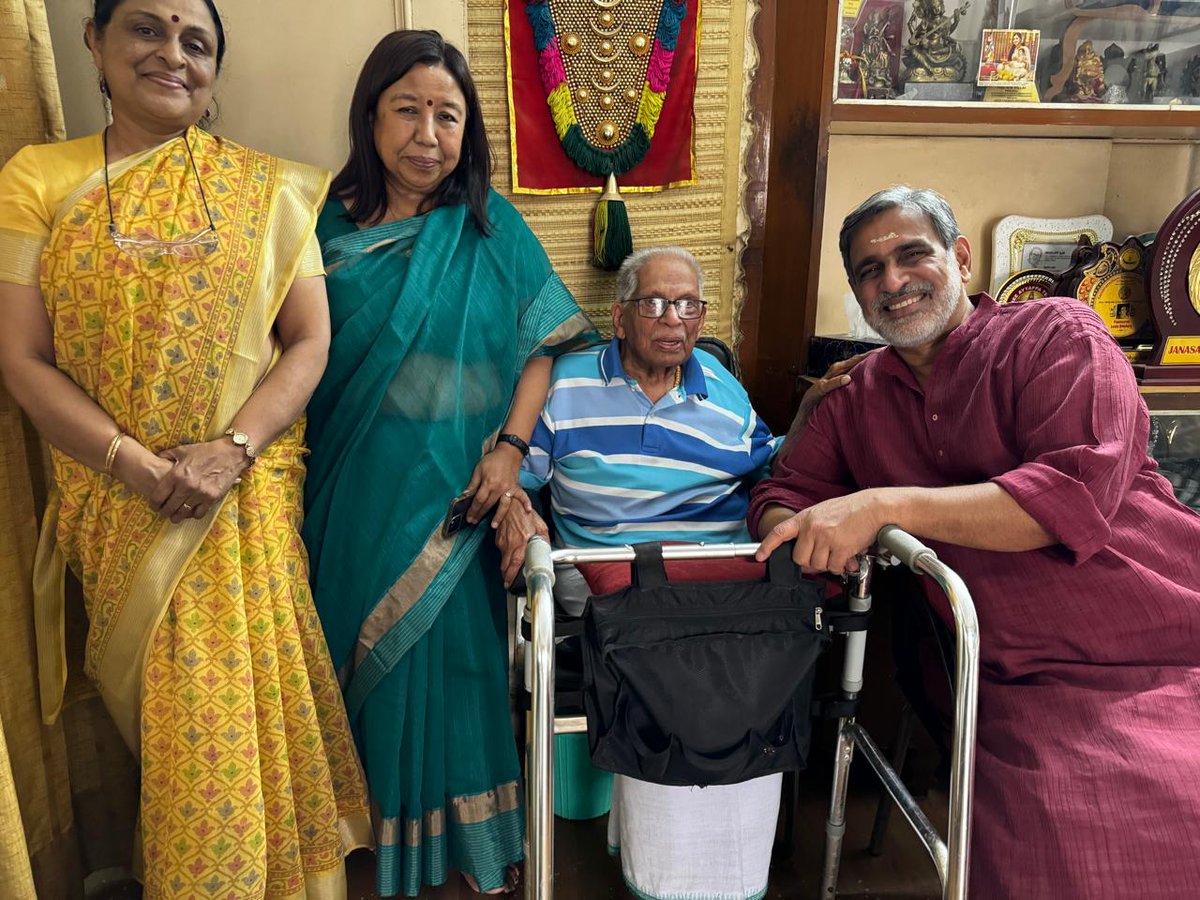 Celebrated Kerala’s new year festival, Vishu by visiting the Guruvayoorappan temple in Mayur Vihar, & then seeking the blessings of 100 year old Prof Omchery N. N Pillai, a playwright, father figure to all Malayalis in Delhi & a man who radiates love and affection all around.