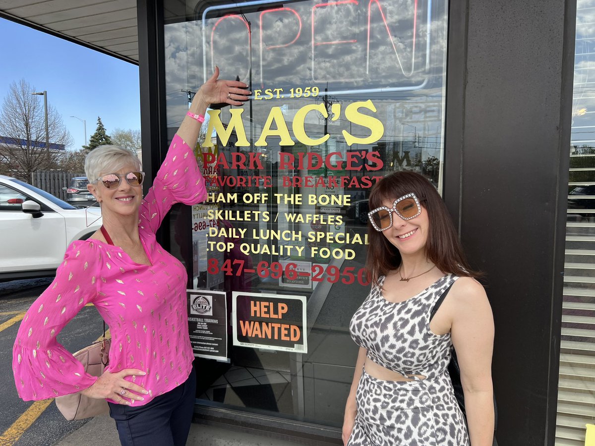 Just had an amazing brunch at the iconic Mac's Diner in Chicago with @FoXXXyDarlin and @MynxMelody. What a fabulous spot! If you're in town, don't miss out on this classic gem since 1959!🦊#ChicagoEats #Macsdiner