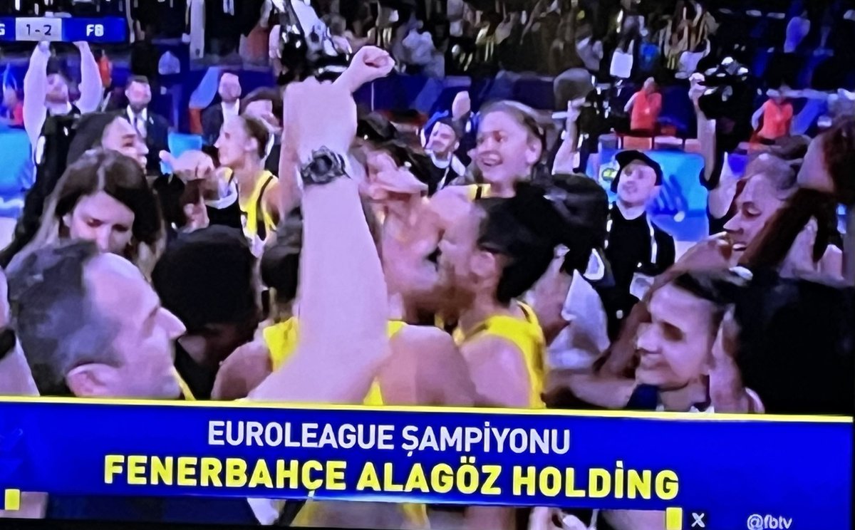 Fenerbahçe ikinci Avrupa Kadınlar Euroleague Şampiyonluğumuz hayırlı olsun emeği geçen herkese teşekkürler Ediyorum,Futbol Lig liderliğimiz Daim olsun inşallah.@FBKongreeleri@fenerbahçe