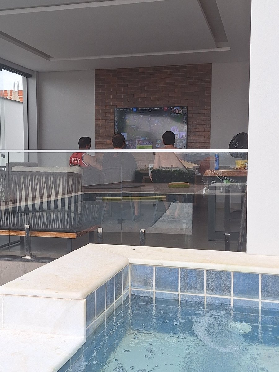 Bruu_Ps's tweet photo. Piscininha e CBLOL #CBLOLnaILHA https://t.co/srWnfum2o2