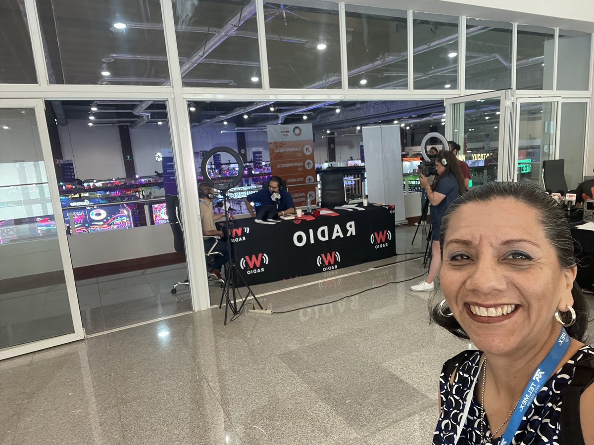 Espero tener mejor suerte para la próxima, esto fue lo más cerca que llegue a estar <a href="/asilascosasw/">Así Las Cosas</a> ya no alcancé a saludar a <a href="/warkentin/">Gabriela Warkentin</a> y <a href="/jrisco/">Risco</a> al pie del cañón #TianguisTuristico