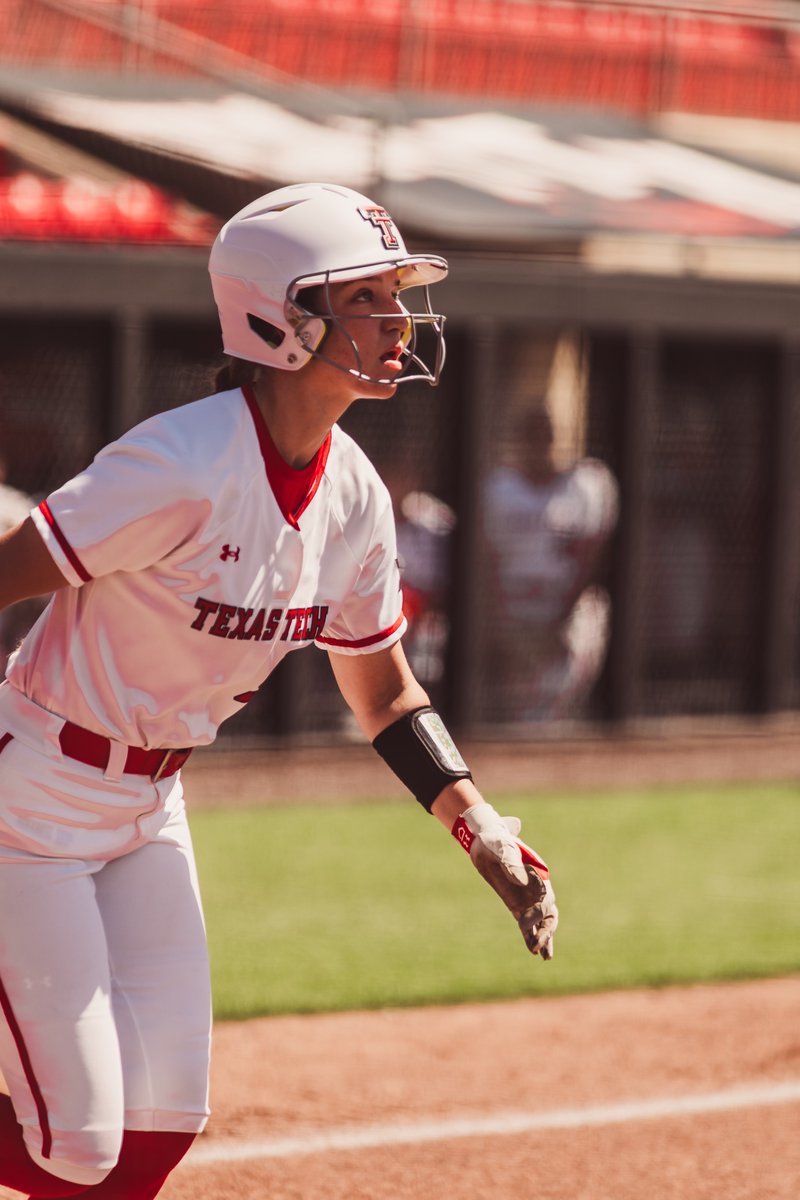 Sac fly by Riley gives us another run 👏 E5 | TTU - 4 , KU - 2