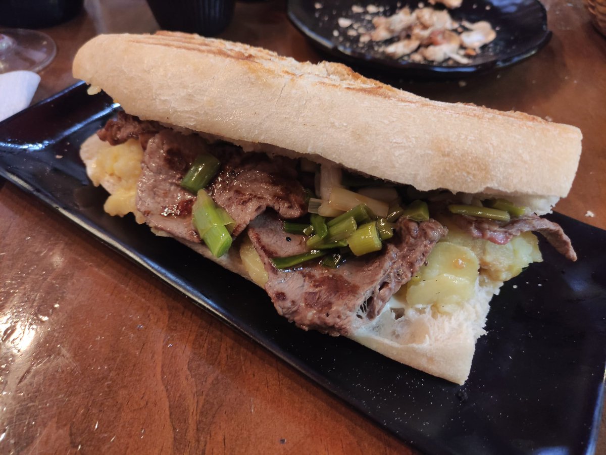 ¡Buenos días! Alegramos el lunes con una nueva propuesta para #esmorçar 🆕 .

Nos vamos al barrio de #Benicalap, concretamente al Mesón Restaurante Adrián (Calle Monestir de Poblet, 18).

Esperamos que os guste 😋