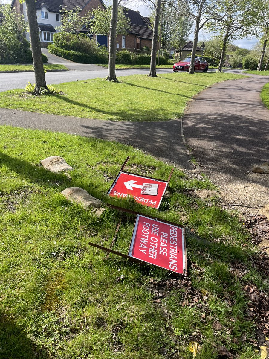 Good to pick up things needing to be done whilst delivering to residents in #ShenleyChurchEnd about using their postal votes to vote for Mandy Legg on 2 May. Lovely sunny morning 😎