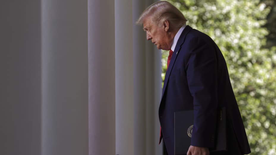 JoJoFromJerz's tweet image. For anyone saying they miss the “mean tweets” because things were “better” and more “peaceful” under Trump, I have a few things to say. 

And I know, I know the people who should read this won’t, and even if they wanted to, a whole bunch of them simply can’t on account of being…