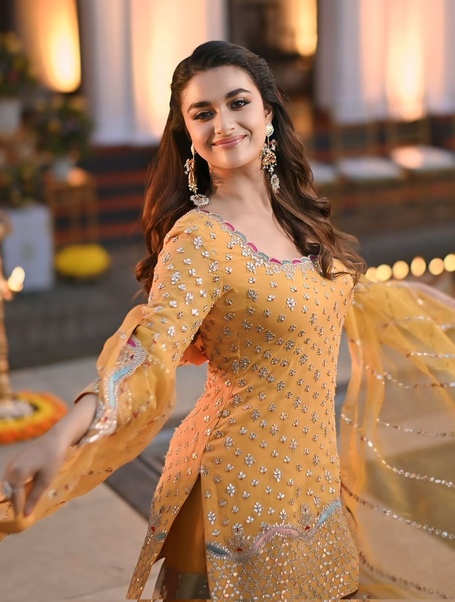 Keerthyicon's tweet photo. @KeerthyOfficial #keerthysuresh #keerthyicon #Keerthy #keerthisuresh #keerthysureshhot #Actress #ActressVibe https://t.co/wnnW7fuuAk