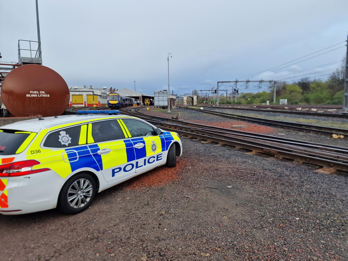 Another Dreich day in the Capital #Edinburgh but none the less out Officers are out #Onpatrol ensuring the Rail network is a safe place for all. #OneBTP

As ever If you need us:

📱 #TextBTP on 61016
🛤 Use the Railway Guardian App
📞 Call 0800405040
🚨 Dial #999 in an emergency