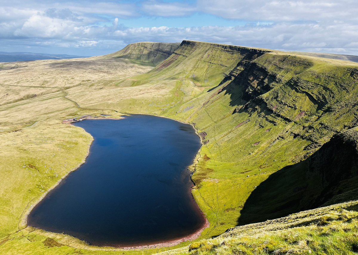 Here’s this afternoons view from the Carmarthenshire fans 2500 feet up Good for the soul Good for mental and physical health And in a word ‘ wow ‘ 🤩